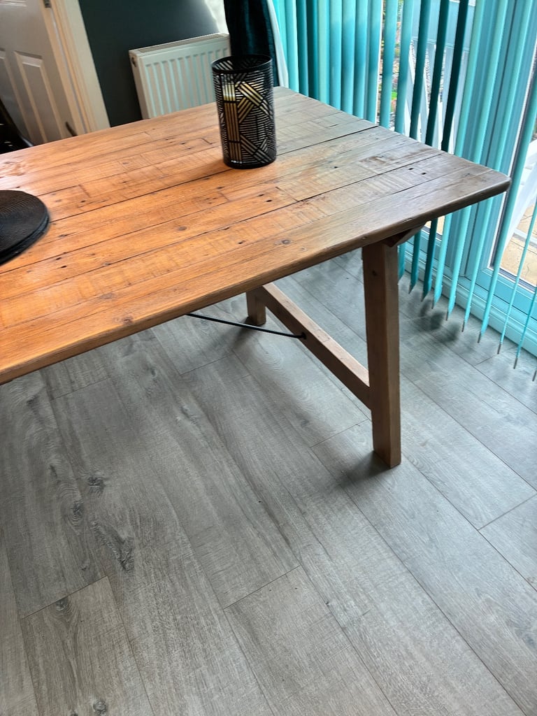 Stunning high quality 6 seater farmhouse table 
