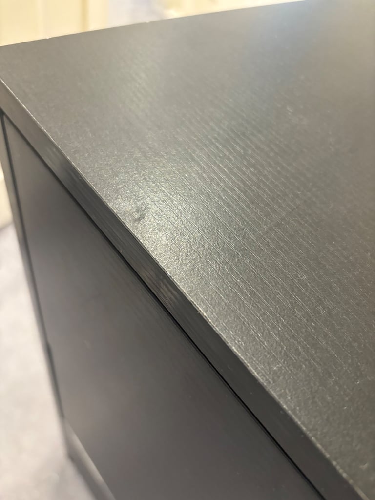 6 drawer dresser and 2 bedside tables 