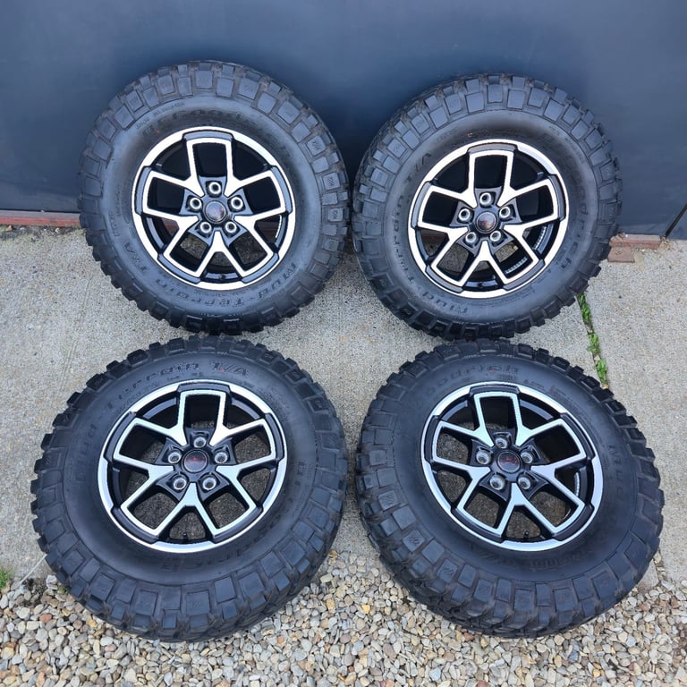 Genuine Jeep Rubicon 17" Gladiator Alloy Wheels 04755601AA BF Goodrich