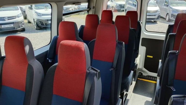 2018 Renault Master 17 SEAT MINIBUS LWB MEDIUM ROOF LM35 145 PS With 6 speed Gearbox, Auto Ligh M...