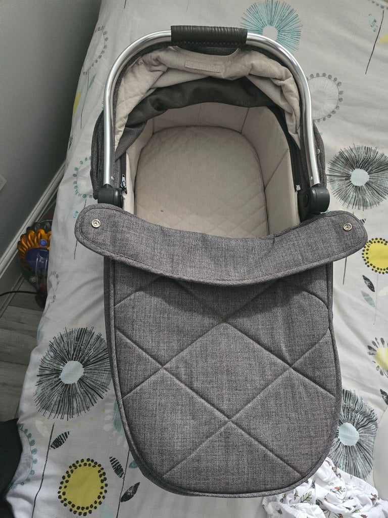 image for Mamas and papas carry cot for buggy  