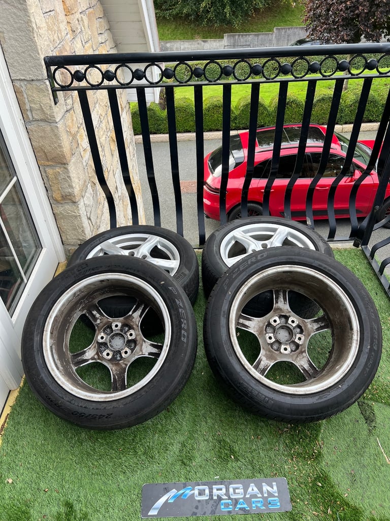 Porsche Panamera 18” alloy wheels and 4Pirelli Tyres