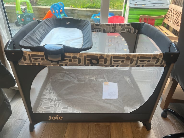 Joie Commuter Change Travel Cot – Logan