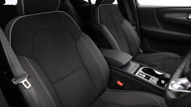 2024 Volvo XC40 Plus, B3 Mild hybrid, Petrol, Dark ESTATE Petrol/Electric Hybrid Automatic