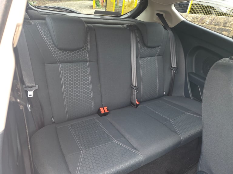2010 Ford Fiesta 1.4 Titanium 3dr HATCHBACK Petrol Manual