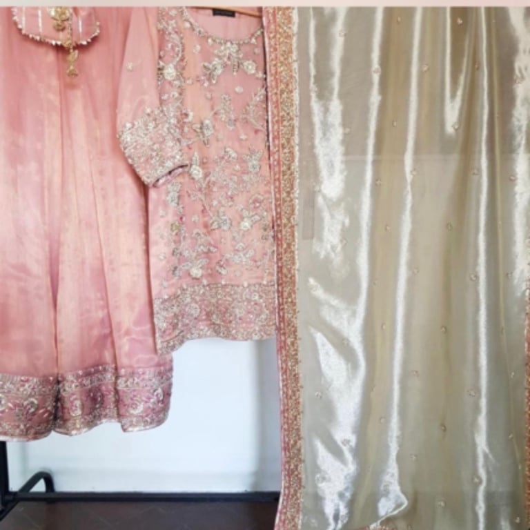Zonia Anwar suit 