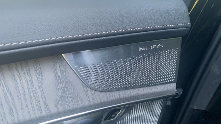 2025 Volvo XC90 Ultra, T8 AWD Plug-in hybrid, Electric/Petrol, Dark, 7 Seats Estate Petrol Parall...