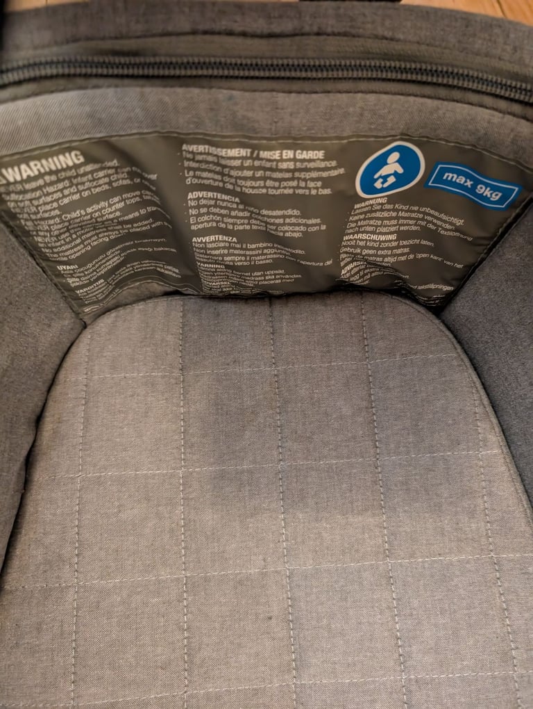 *bargain* Ocarro carry cot bassinet great condition 