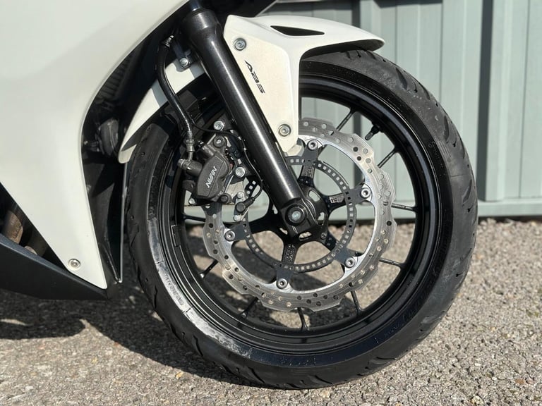 STUNNING LOW MILEAGE 2014/14 HONDA CBR500R ABS MOTORCYCLE 