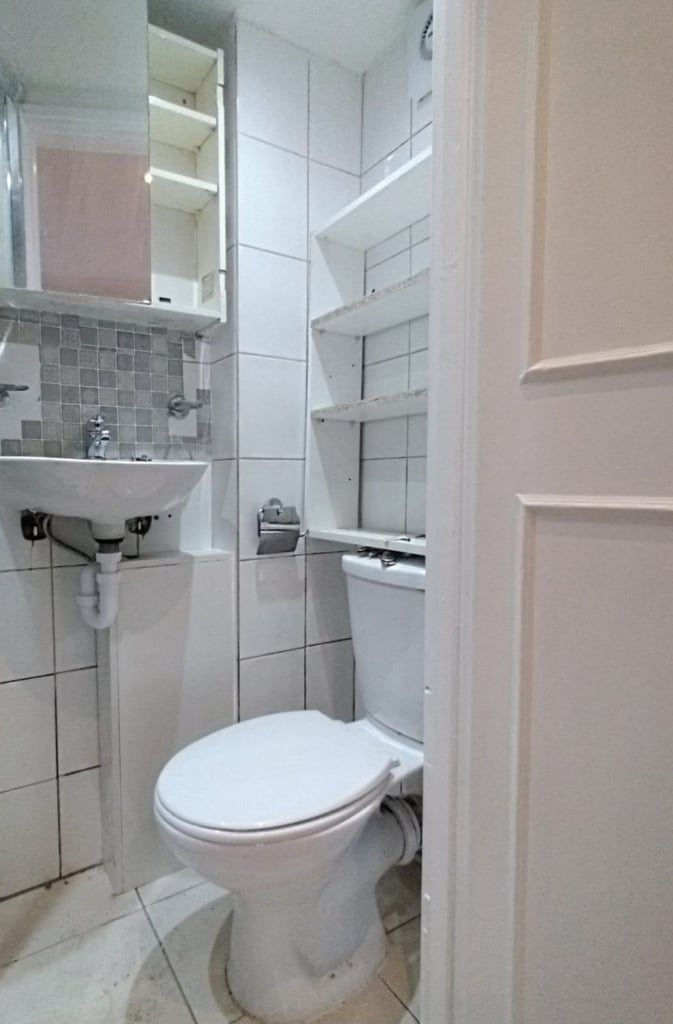 DSS GR FL2 BEDROOM GARDEN FLAT10MIN BUS WIMBLEDON10MIN WALK RAYNES PARK ONLY FOR PARENTS+CHILDREN