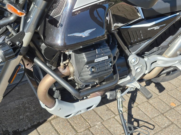 Moto Guzzi V85 TT Guardia D'Onore