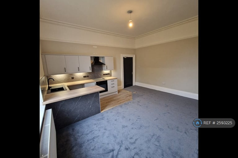 2 bedroom flat in Caroline Place, Prenton, CH43 (2 bed) (#2593225)