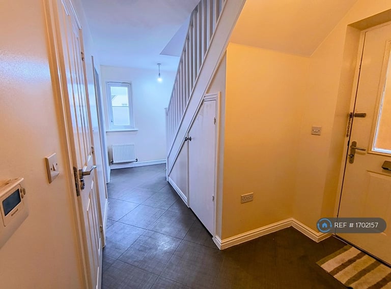 3 bedroom house in Oldmead Close, Harold Hill, Romford, RM3 (3 bed) (#1702157)