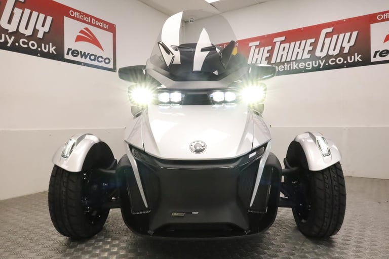 2025 Can-Am Spyder RT Limited Trike Hyper Silver Metallic - IN STOCK NOW 
