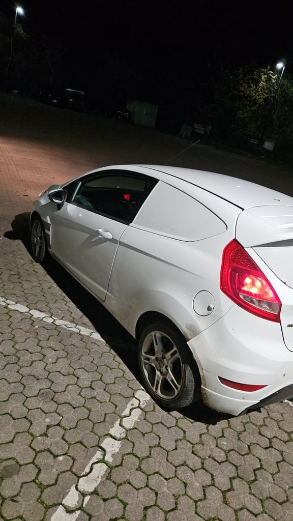 Ford, FIESTA, Car Derived Van, 2010, Manual, 1560 (cc)