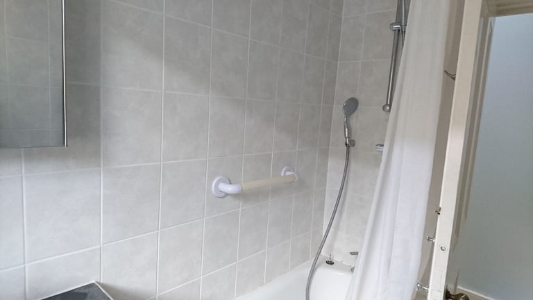 BEAUTIFUL DOUBLE ROOM FOR SINGLE PROFESSIONAL TO RENT IN HOUNSLOW 