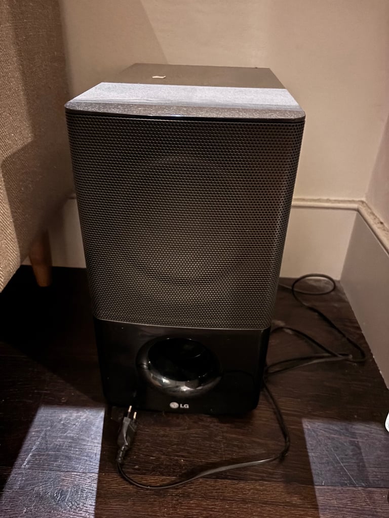 LG soundbar with wireless subwoofer