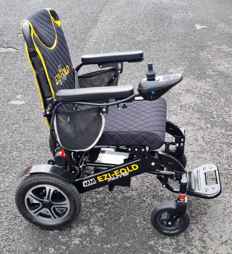 MONARCH MOBILITY EZI-FOLD AUTO- Autofolding Mobility Scooter. SHOWROOM CONDITION