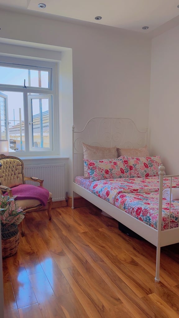 En-suite double room in city centre 