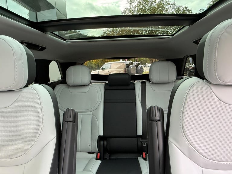 2023 Land Rover Range Rover Sport 3.0 D300 MHEV Dynamic SE SUV 5dr Diesel Auto 4WD Euro 6 (s/s) (...