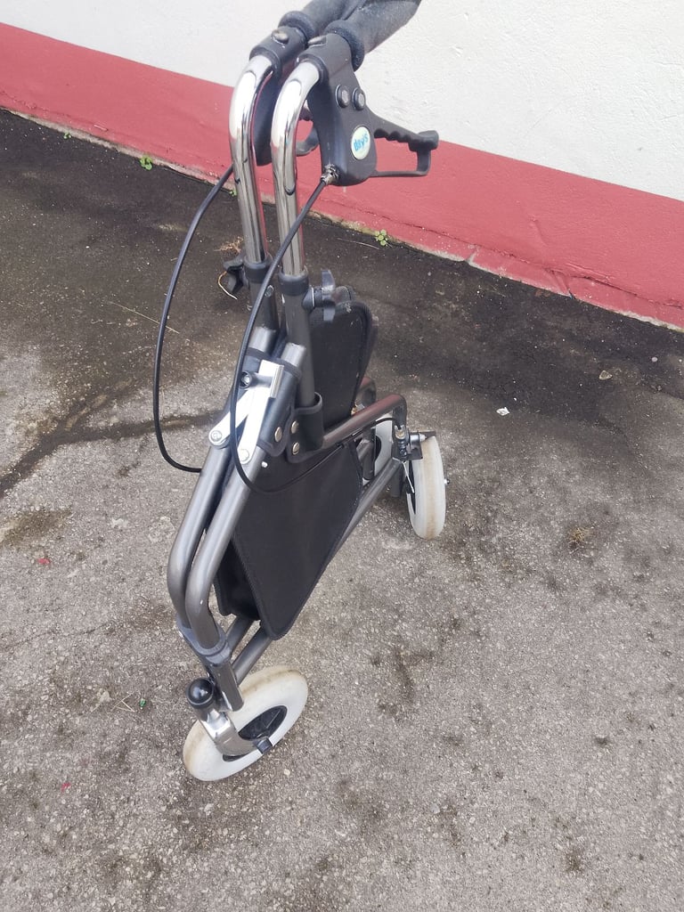 image for 🛑 FREE DELIVERY, FOLDING FRAME ASSISTANCE WALKING AID 