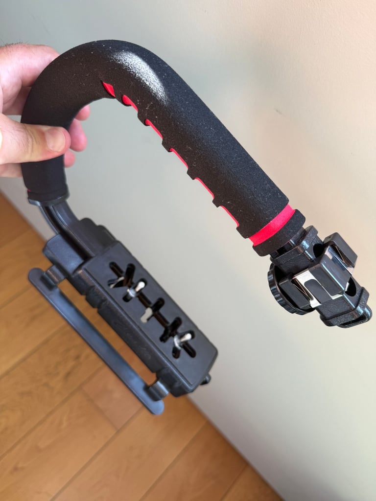 📷 Panasonic Lumix FZ1000 Bundle – 4 Batteries, Chargers, Cards, Grip & Bag – £350