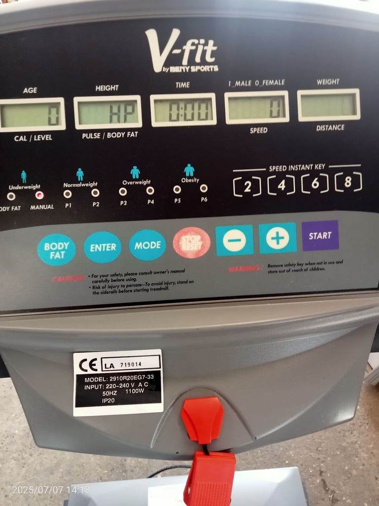 RUNNING MACHINE * V - Fit Full working order . Can show working 