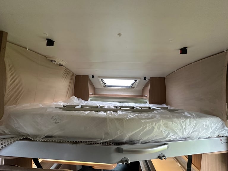 Adria sunliving fixed bed low miles under 3500kg