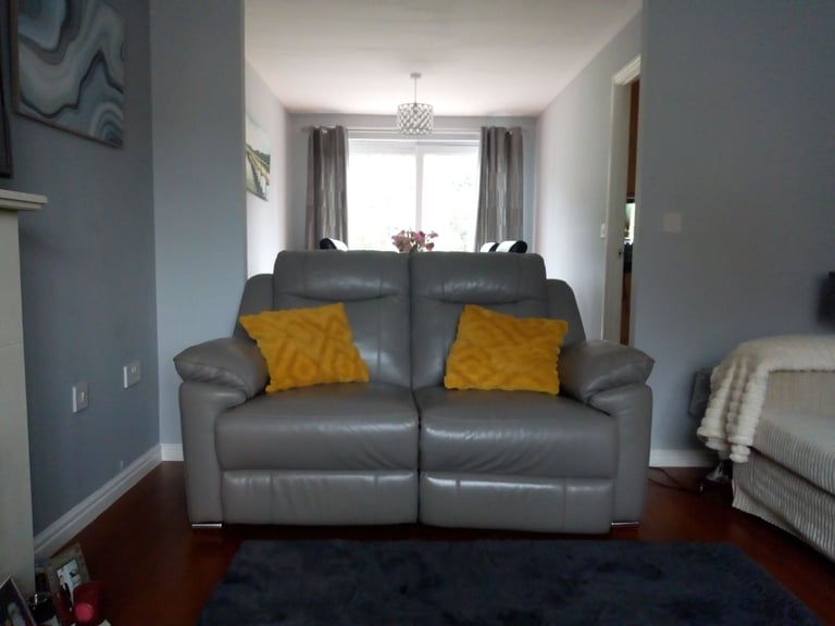 GREY 2 SEATER LEATHER RECLINER PURCHASED FM STERLING FURNITURE £1700.00