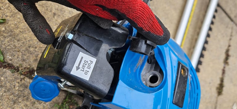 hyundai hypt5200x petrol  hedge trimmer