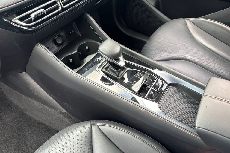 2025 MG MG HS 106287 Hatchback Petrol Automatic