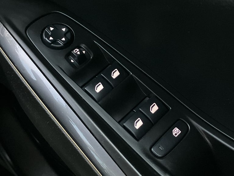 2020 Vauxhall Grandland X 1.2 Turbo SRi Nav 5dr Hatchback PETROL Manual