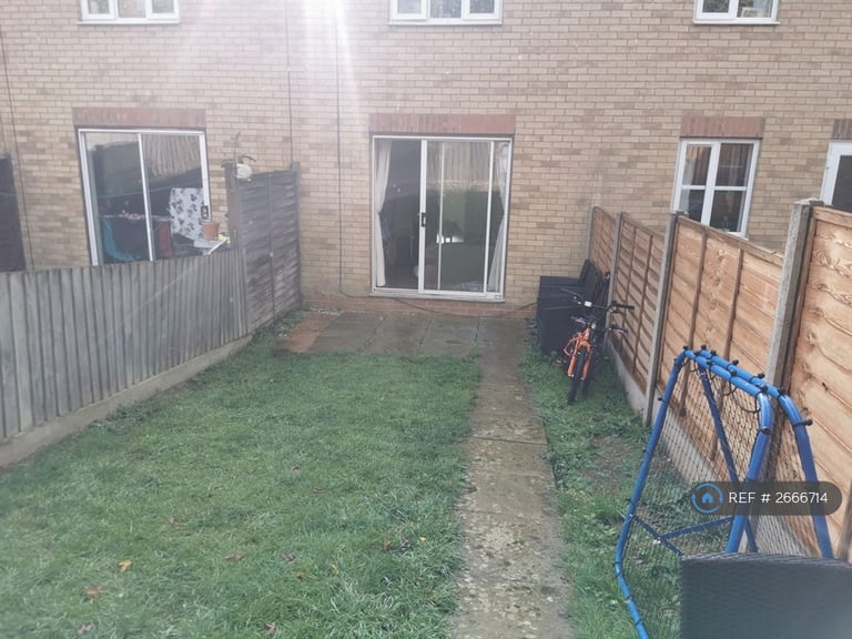 2 bedroom house in Olympic Way, Kettering, NN15 (2 bed) (#2666714)