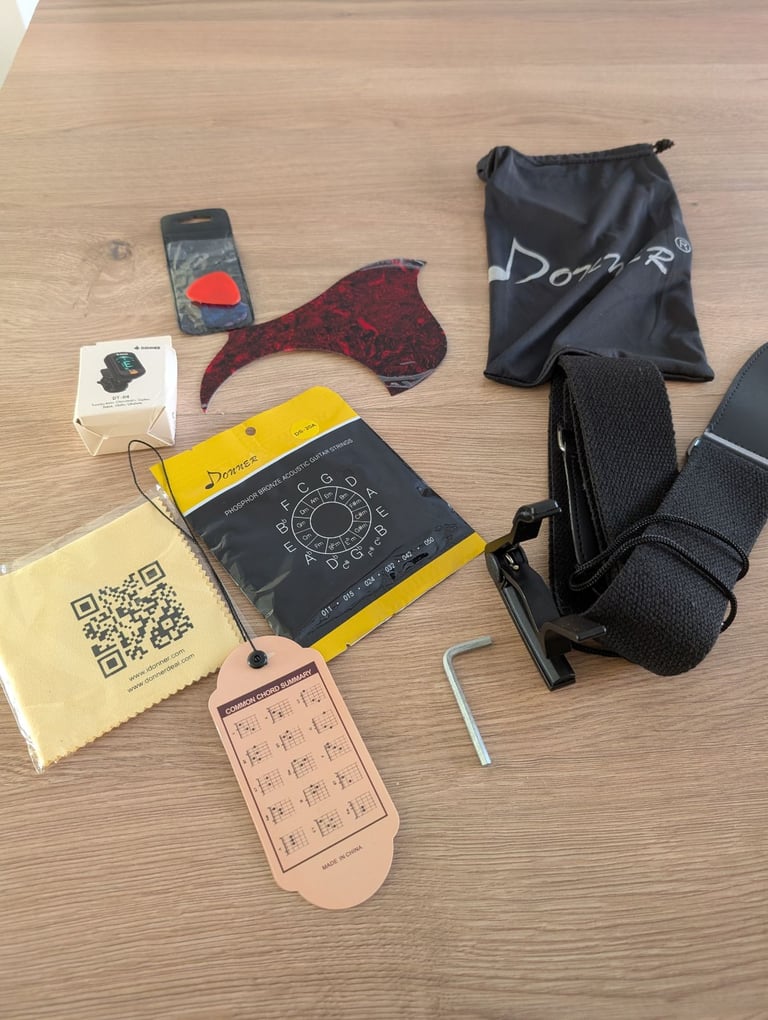 donner DAD 160S starter acoustic guitar and extras