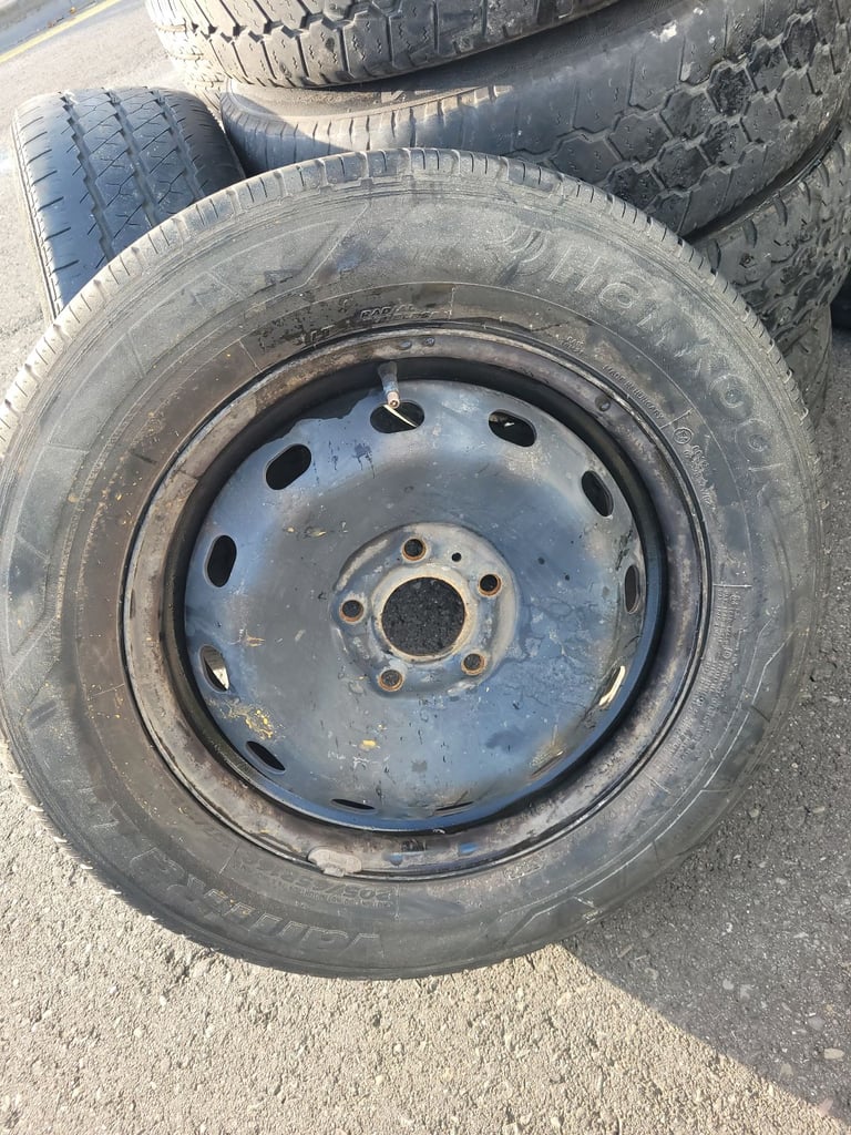 4x vauxhall vivaro renault traffic or Nissan primestar wheels and tyres size 205 65 16c 