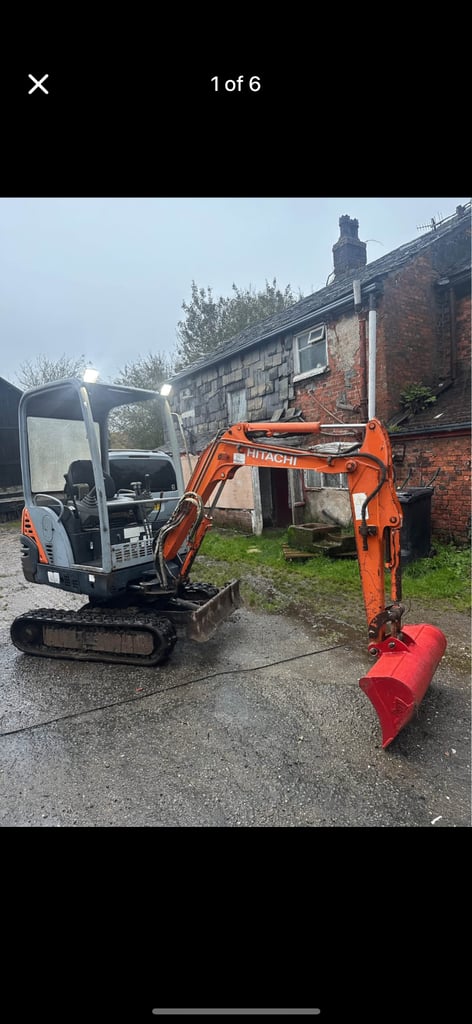 Hitach 1.6 mini digger 