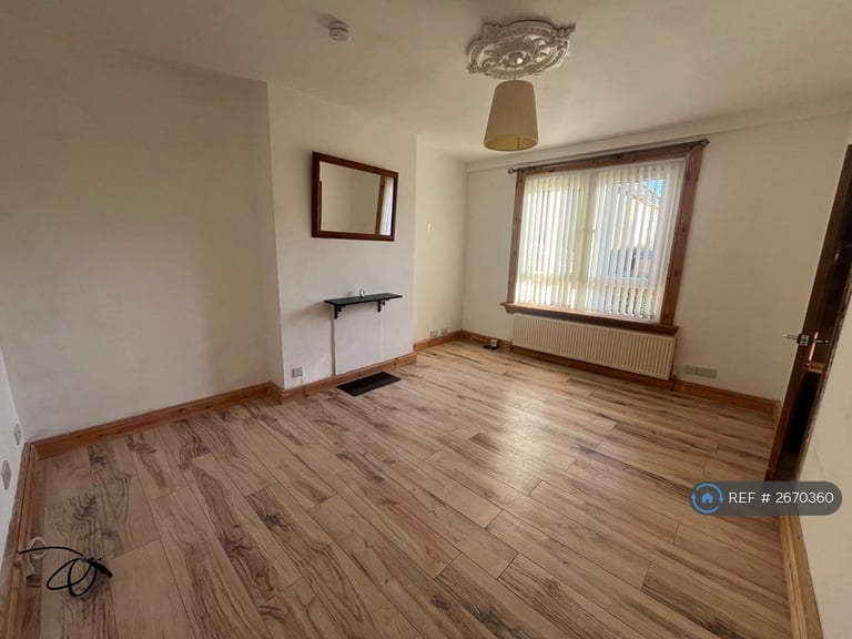 2 bedroom flat in Fulton Street, Glasgow, G13 (2 bed) (#2670360)