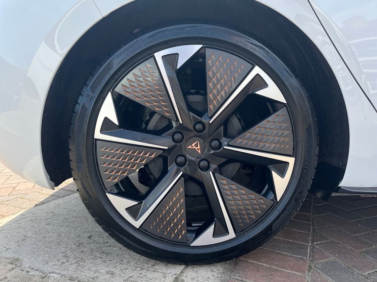  Cupra Born E Boost 59kwh V3 Hatchback 5dr Electric Auto 230 Ps Electric