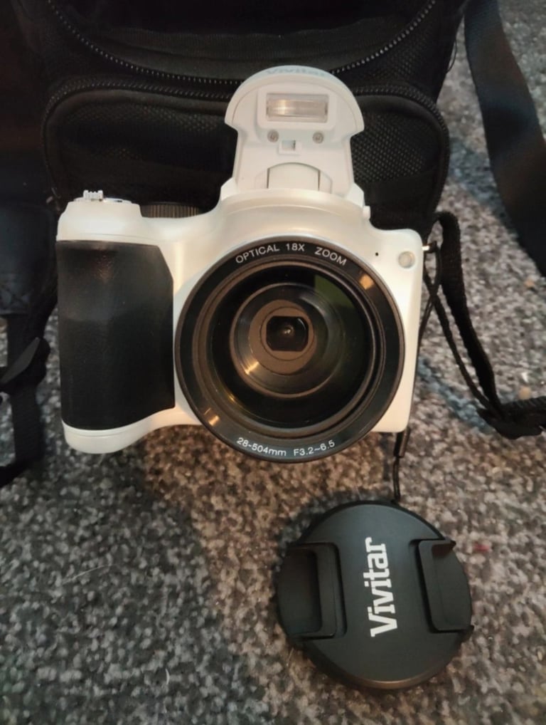 Vivitar ViviCam S1527 camera bundle