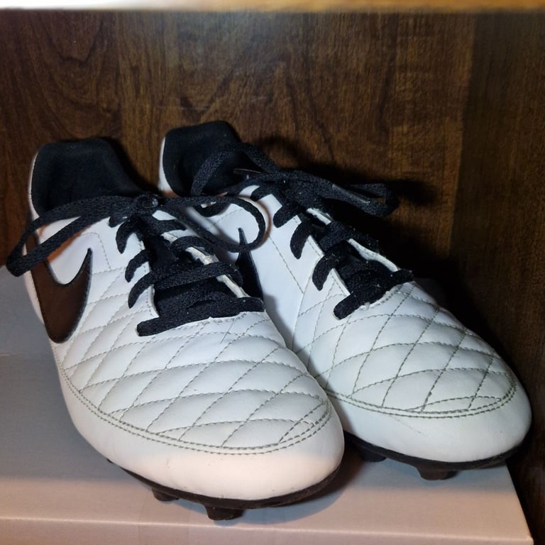 Nike Tiempo Rio II FG Football Boots – White/Black – UK 4.5Y / EUR 36.5 – Excellent Condition