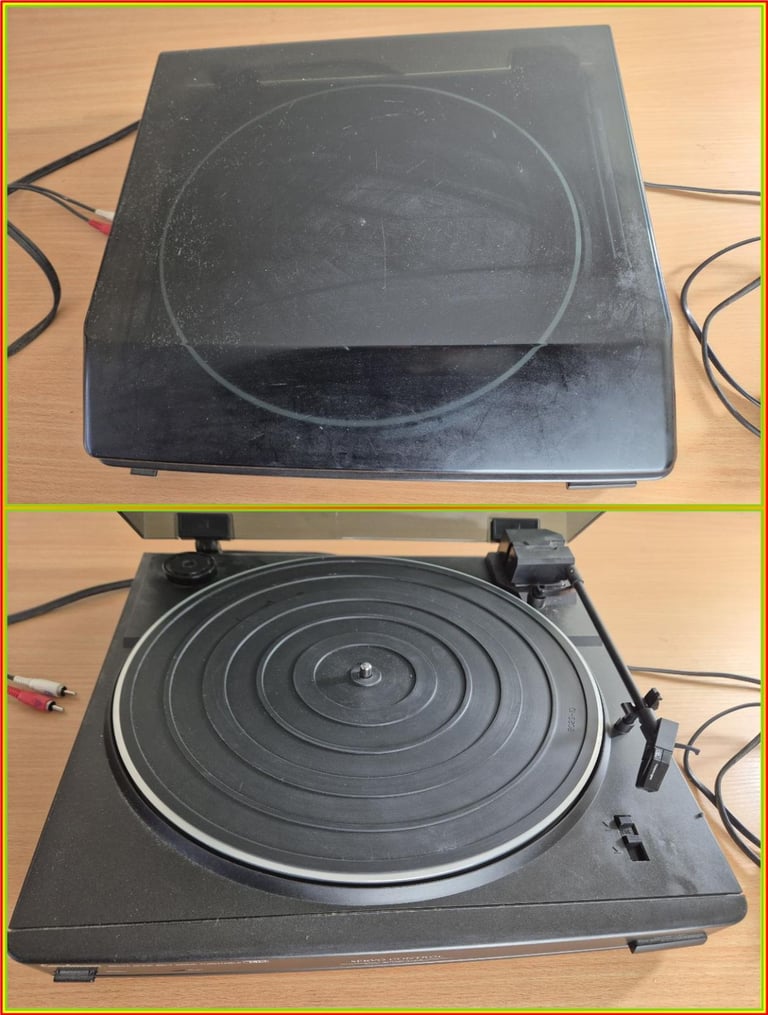 Goodmans Turntable with USB Uphono Pre-Amp.