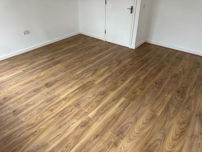 Laminate Herringbone Vinyl LVT Flooring Furniture Assembly Paint Wallpaper Wall Panelling 