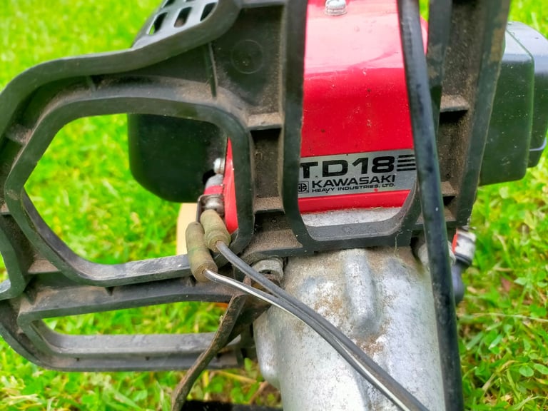 Kawasaki TD 18 petrol strimmer 
