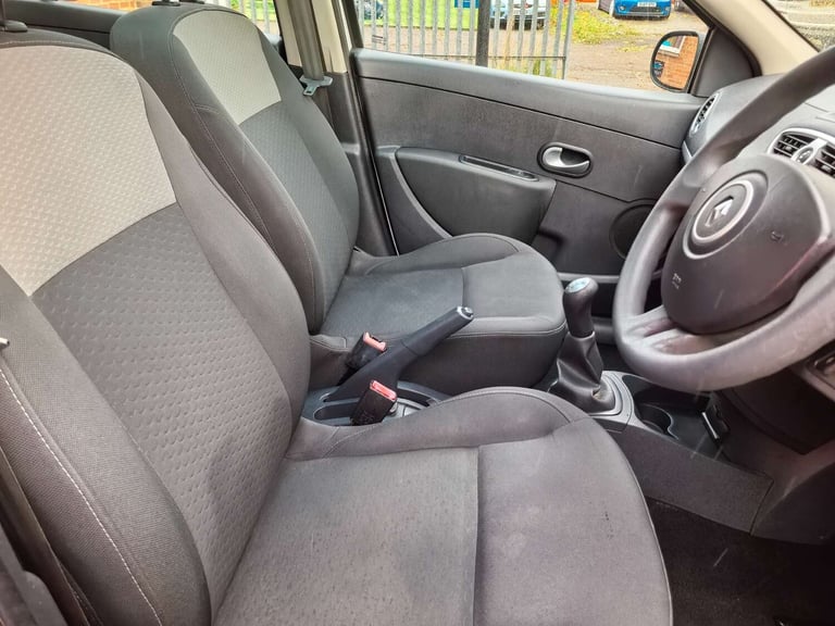 2009 Renault Clio 1.1 Clio Expression 16v 5dr Hatchback Petrol Manual