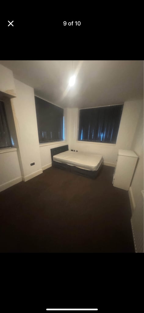 Rooms and flats to let .