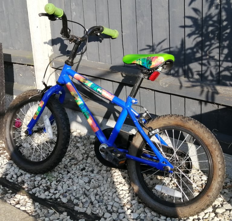 Apollo Fade Kids Bike - 16 Inch Wheel With Stabilisers