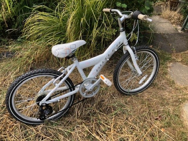CHILD'S MOUNTAIN BIKE WITH 20 INCH WHEELS. CLAUD BUTLER.
