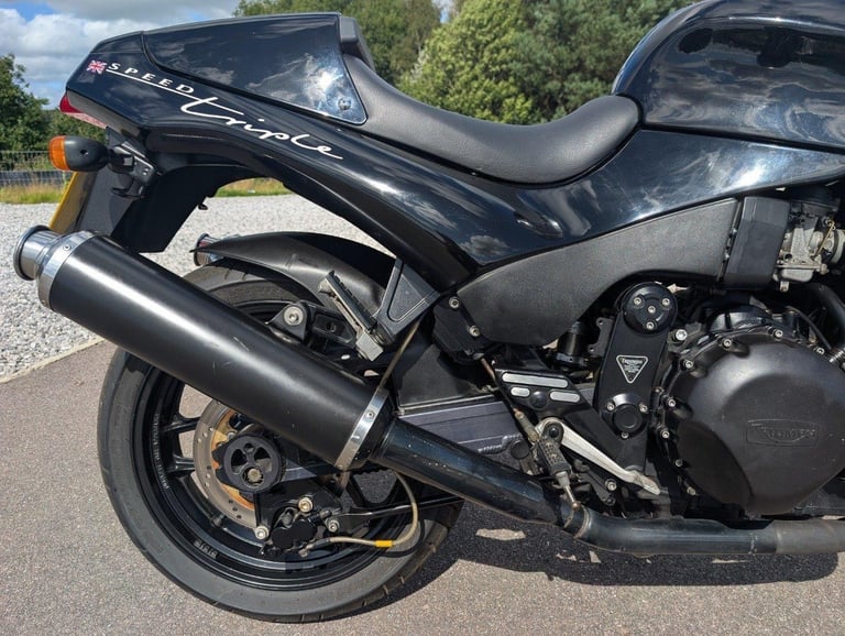 TRIUMPH SPEED TRIPLE 750
