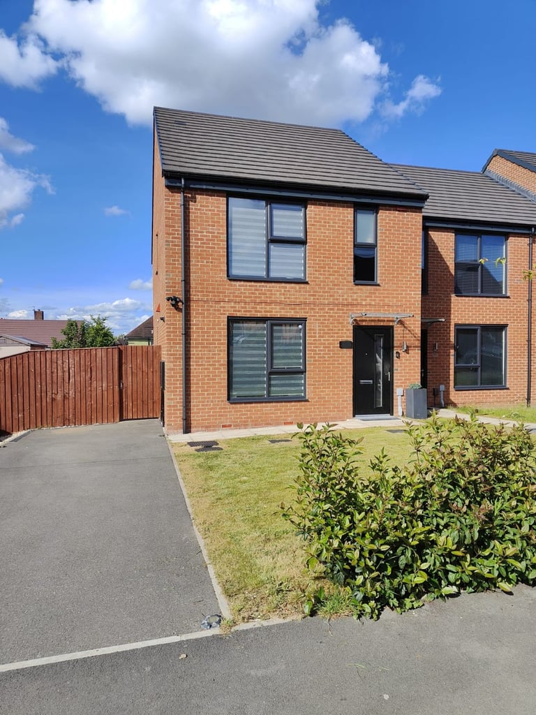 Semi detached 3 bedroom house with large garden in Sheffield-S5