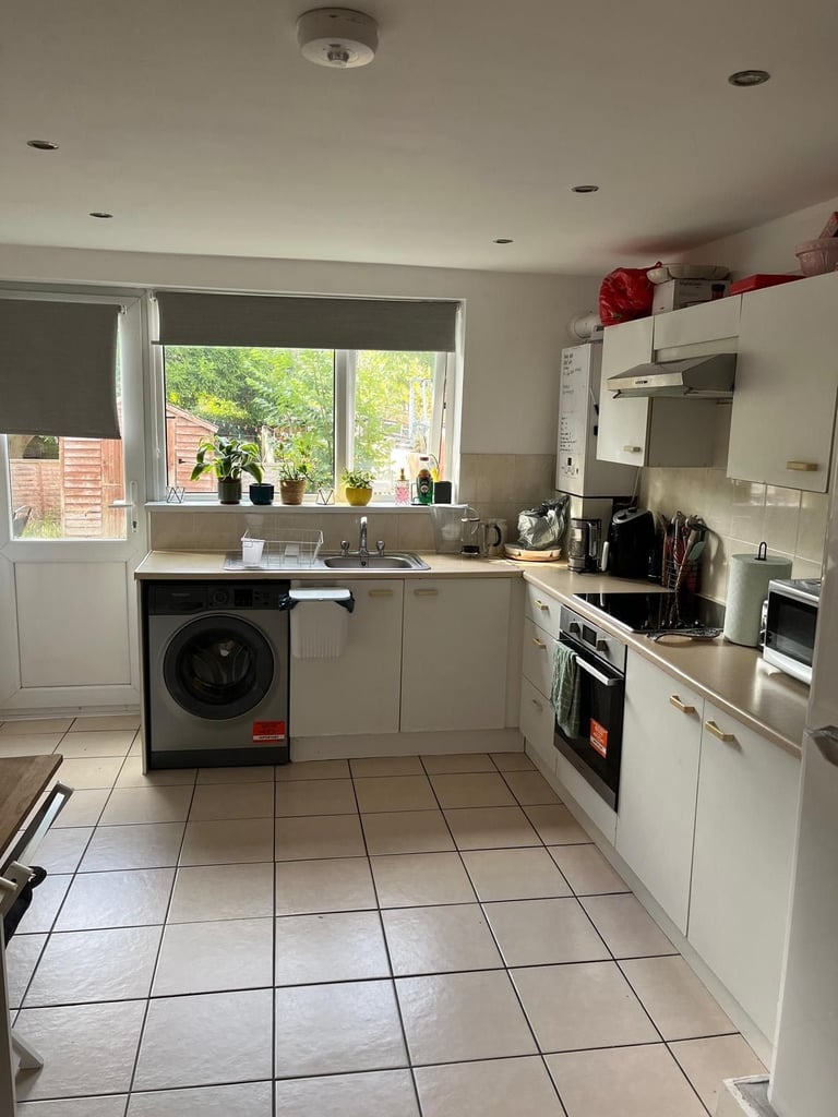 NEW STUDIO FLAT WITH GARDEN FOR RENT IN E17 LOCATED 5 MINS WALK TO STATION